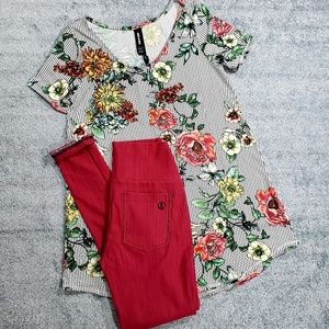 Everyday Tee Black/White Striped Floral